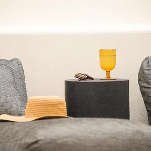 https://le-bijou-luxury-upper-suite-roof-garden-with-jacuzzi.rethymnohotels.net